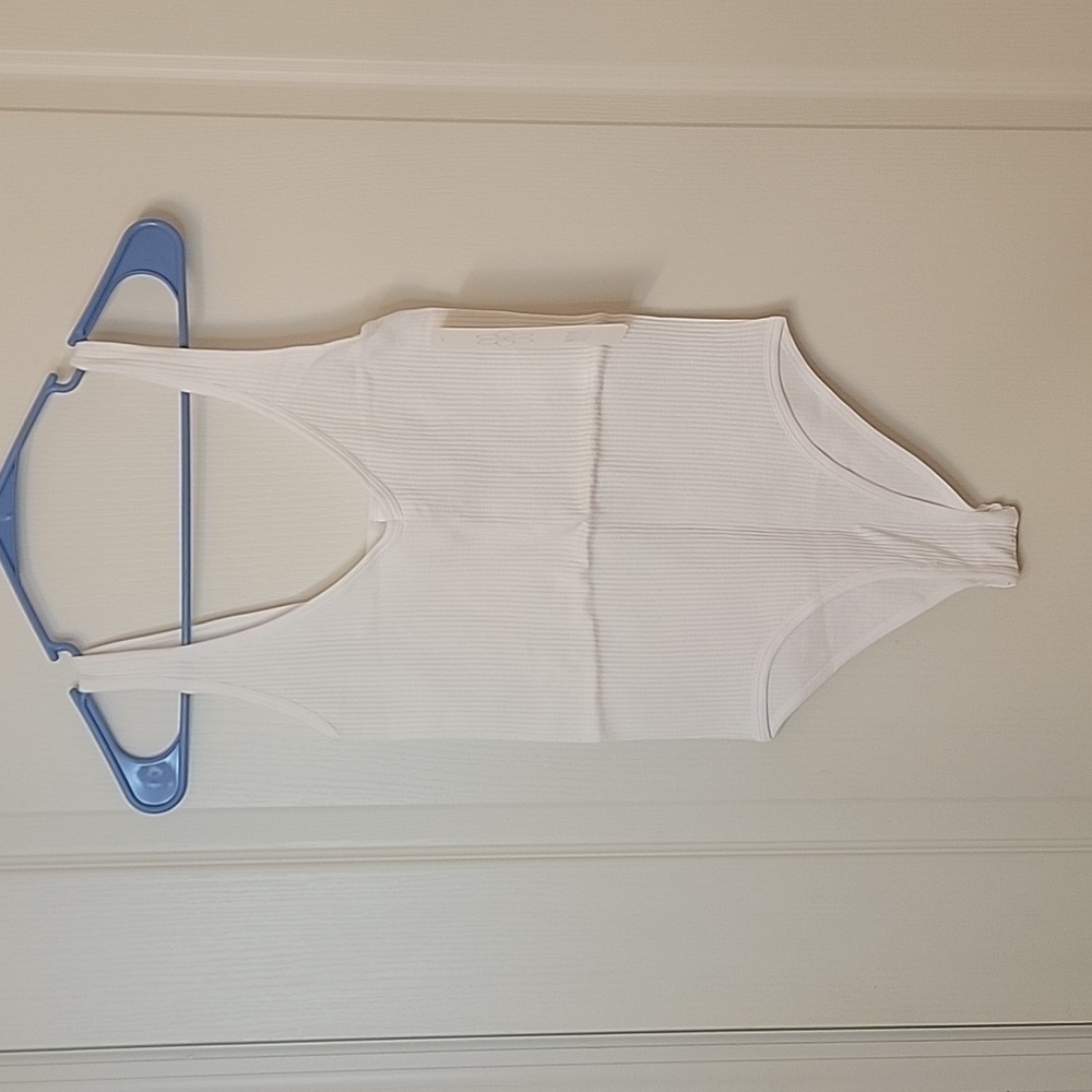 Aura NWT White V-Neck Bodysuit, Size M/L